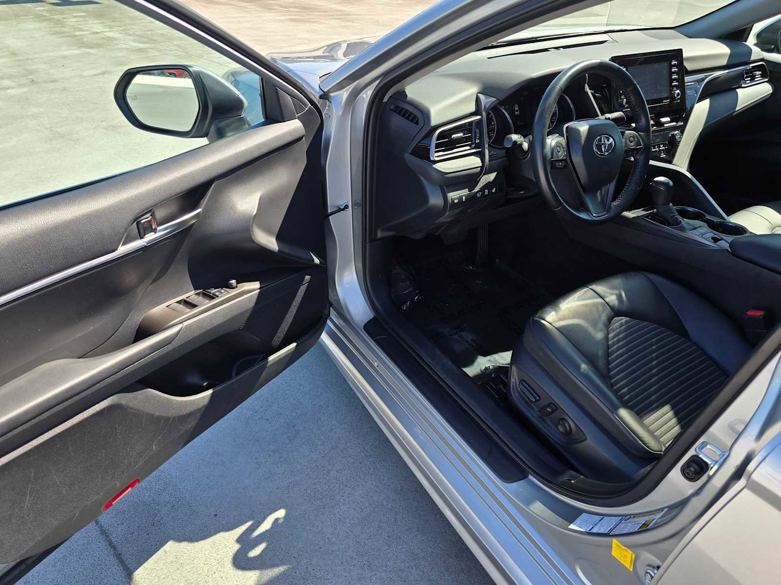 Certified 2022 Toyota Camry SE w/ Cold Weather Package image 19