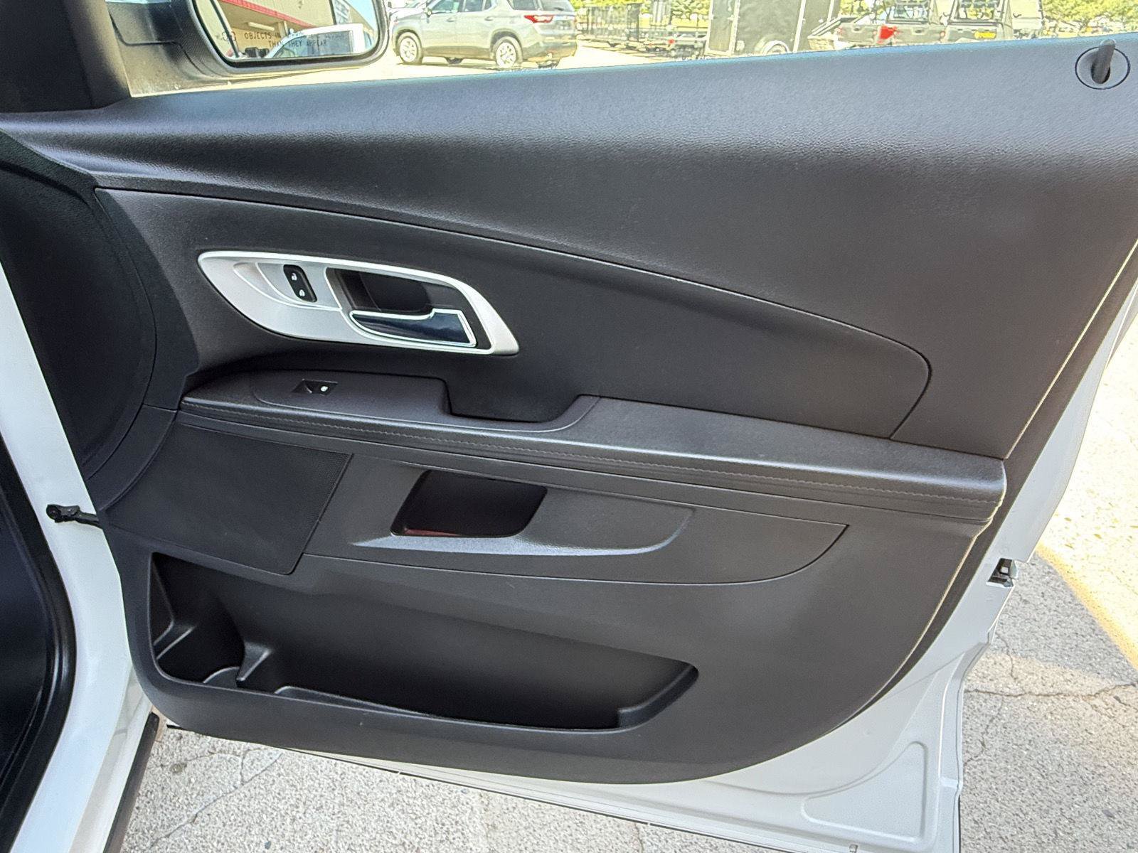 Used 2017 Chevrolet Equinox Premier w/ Enhanced Convenience Package AWD/4WD image 19