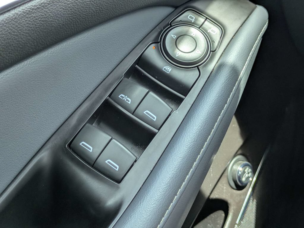 Used 2019 Buick Enclave Essence FWD image 28