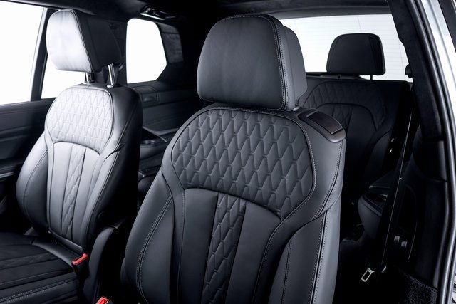 Used 2025 BMW ALPINA XB7 image 25
