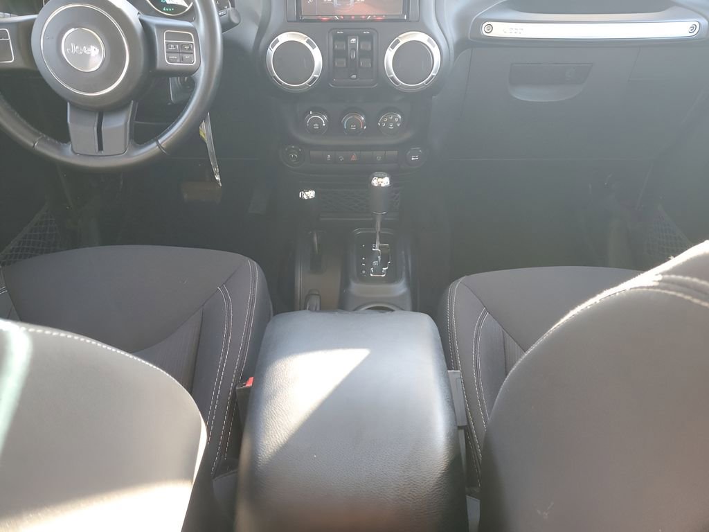 Used 2018 Jeep Wrangler Unlimited Sahara image 22