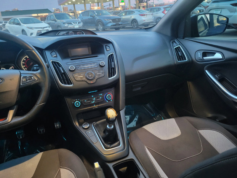 Used 2016 Ford Focus ST image 29