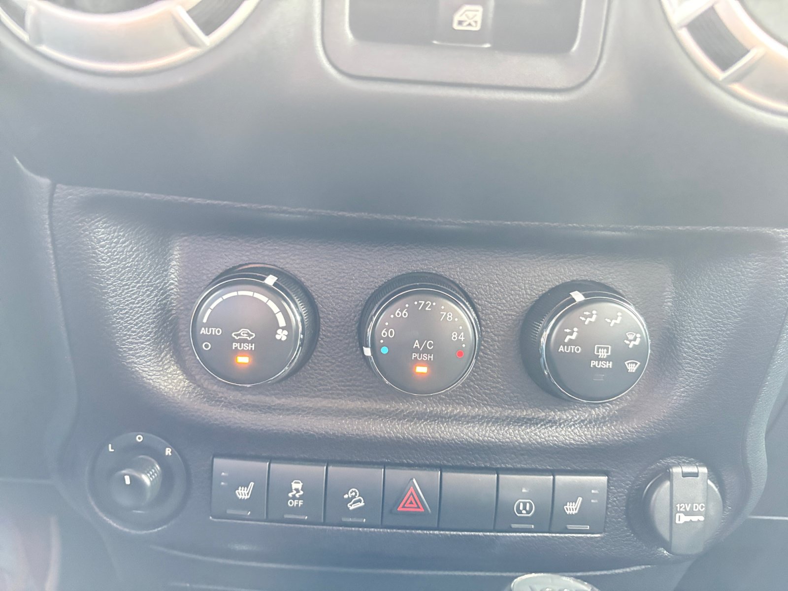 Used 2016 Jeep Wrangler Unlimited Rubicon AWD/4WD image 17