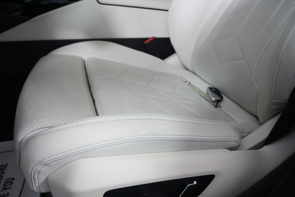 Certified 2025 BMW 540i xDrive AWD/4WD image 9