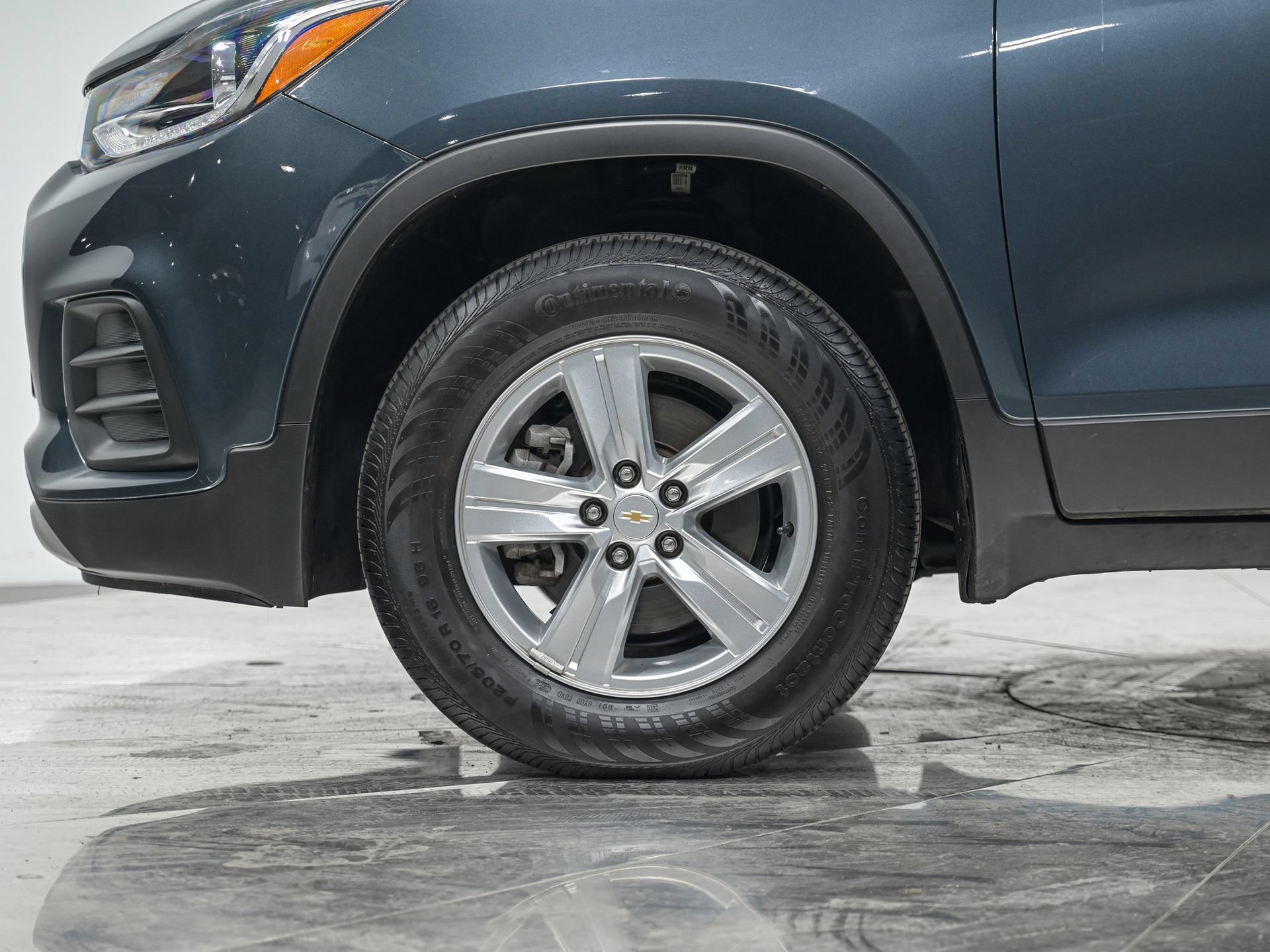Used 2022 Chevrolet Trax LT w/ LT Convenience Package AWD/4WD image 3