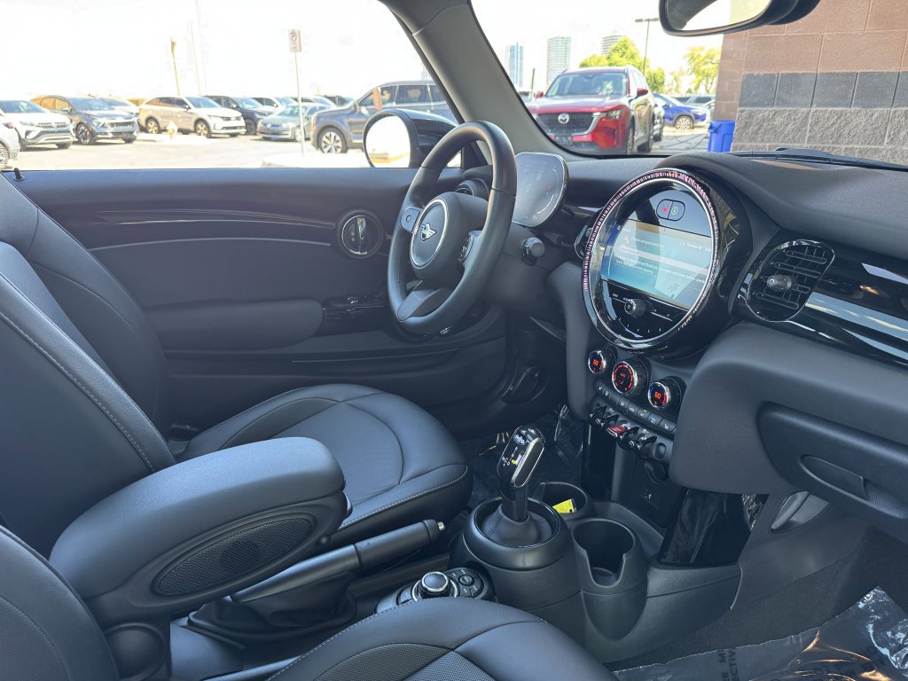 Used 2024 MINI Cooper 2-Door Hardtop FWD image 35