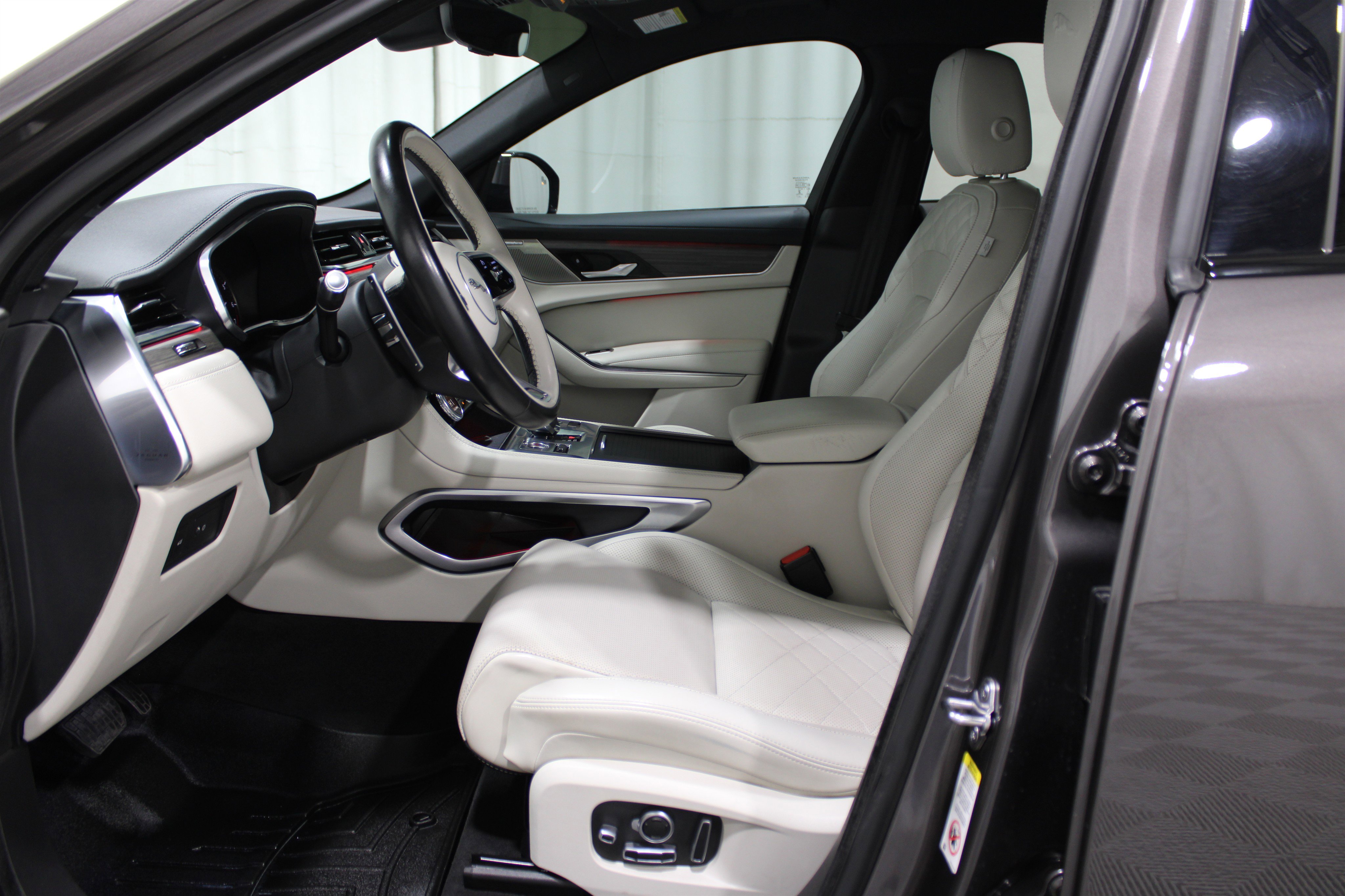 Used 2022 Jaguar F-PACE S image 3