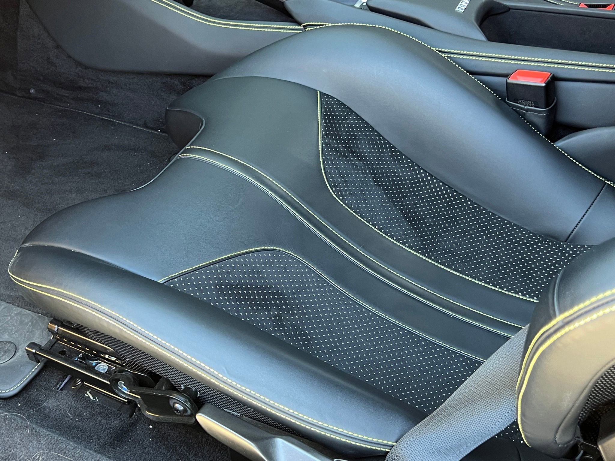 Used 2022 Ferrari F8 Tributo RWD image 35