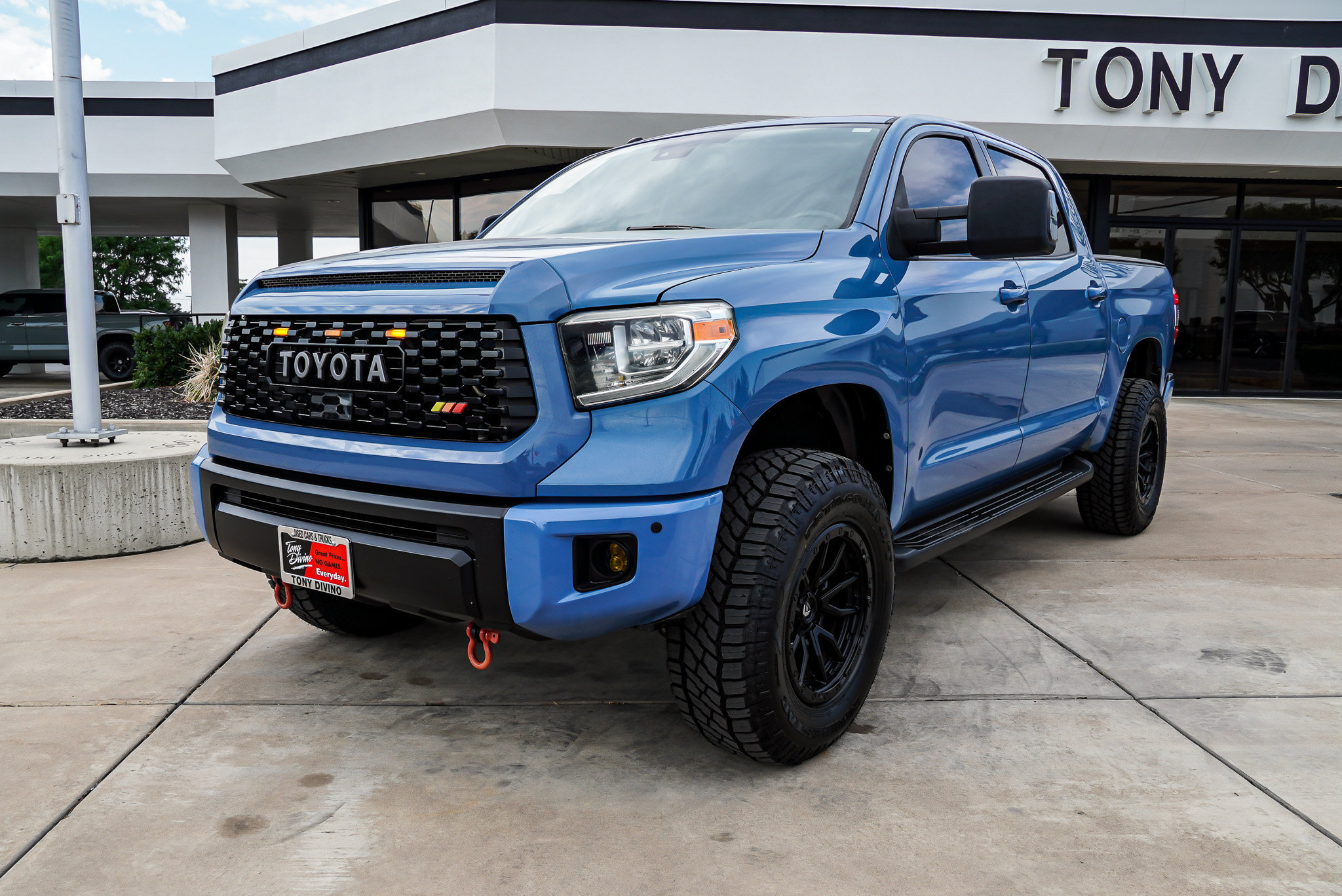Used 2019 Toyota Tundra Limited w/ Limited Premium Package AWD/4WD image 4