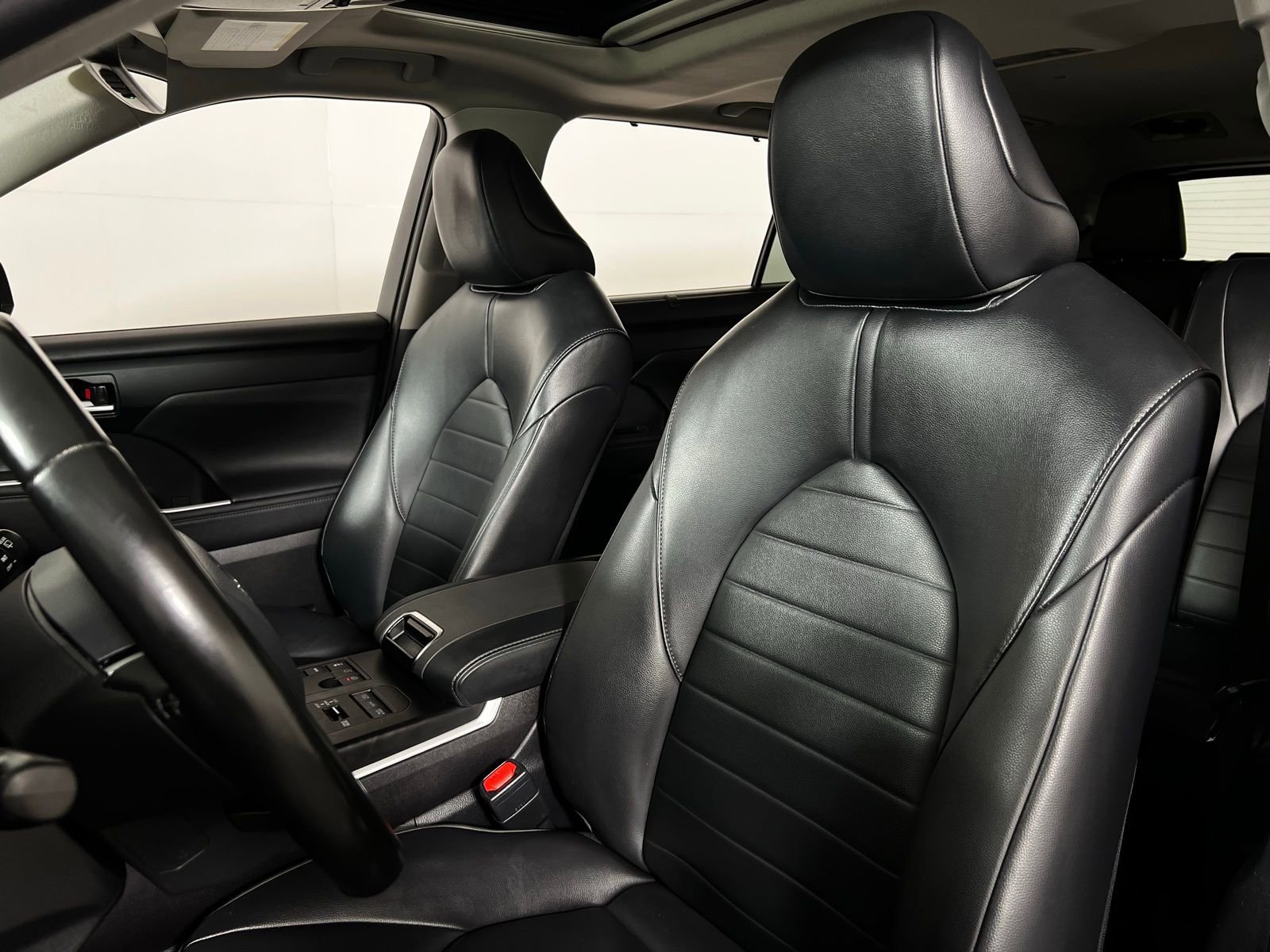 Certified 2023 Toyota Highlander XLE image 13