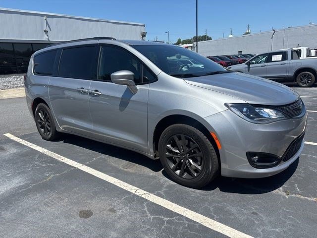 Used 2020 Chrysler Pacifica Touring-L AWD/4WD image 3