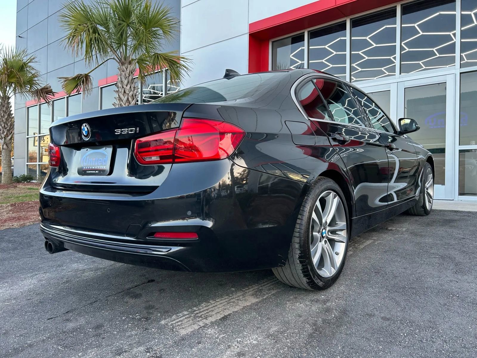 Used 2017 BMW 330i Sedan image 4