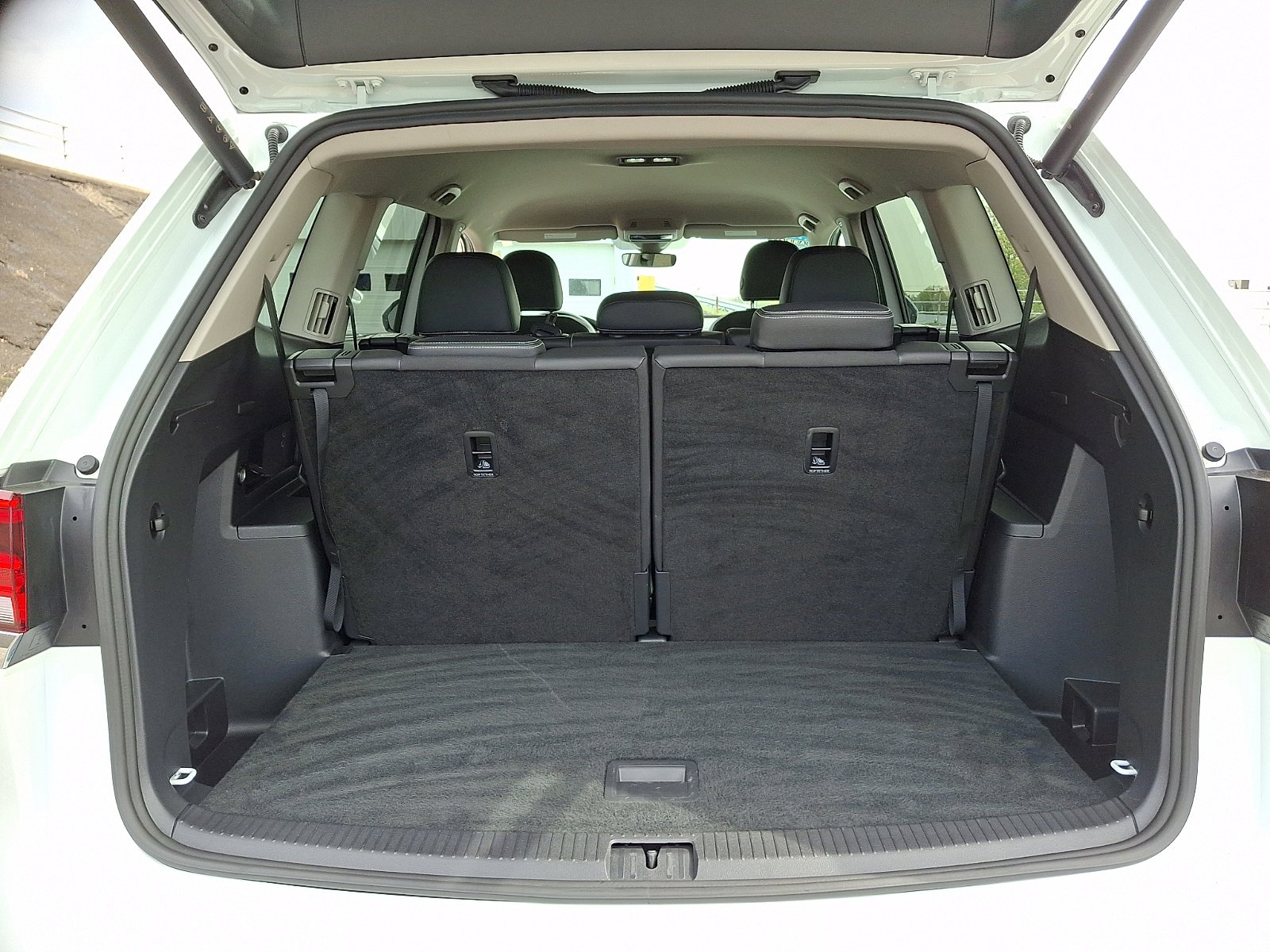 Used 2025 Volkswagen Atlas SE FWD image 28