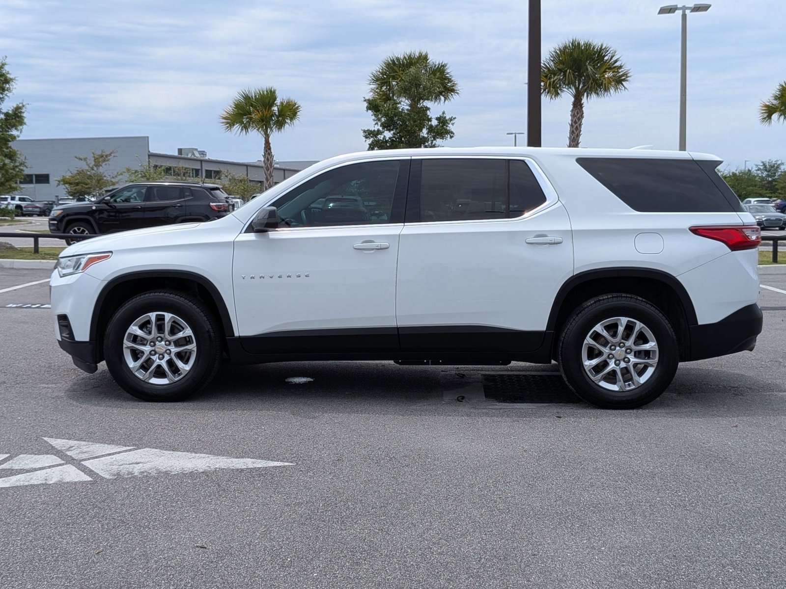 Used 2021 Chevrolet Traverse LS FWD image 2
