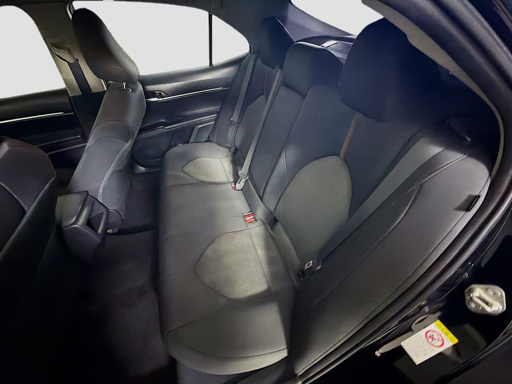Used 2018 Toyota Camry LE FWD image 26