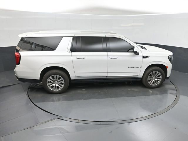 Used 2022 GMC Yukon XL Denali AWD/4WD image 30