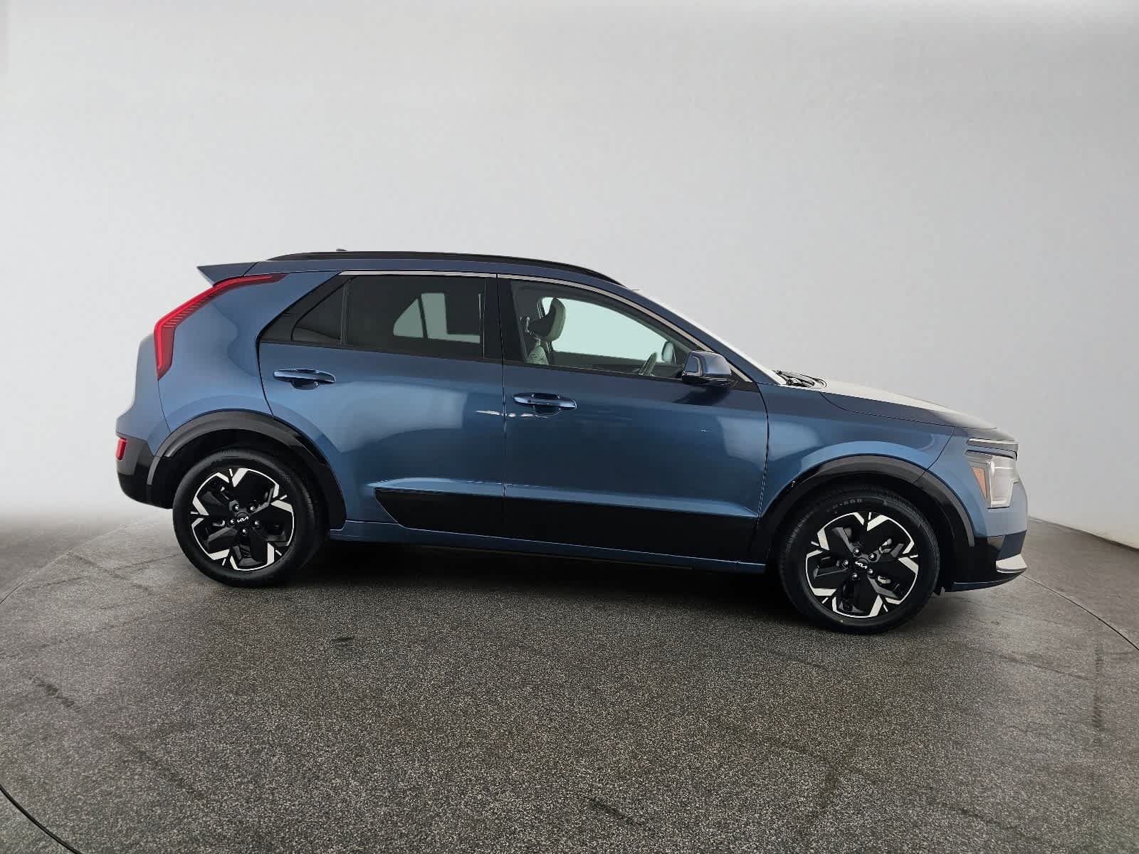 Used 2023 Kia Niro Wind w/ Wind Preserve Package FWD image 2