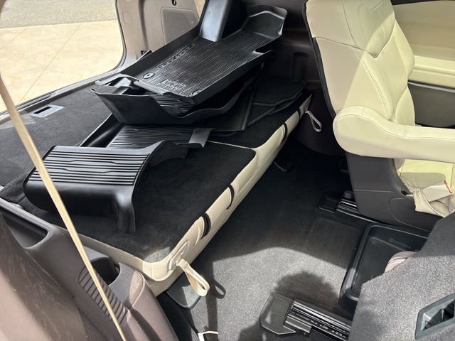 Used 2020 Ford Explorer Platinum w/ Premium Technology Package AWD/4WD image 27