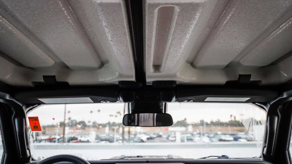 Used 2025 Jeep Gladiator Mojave AWD/4WD image 19
