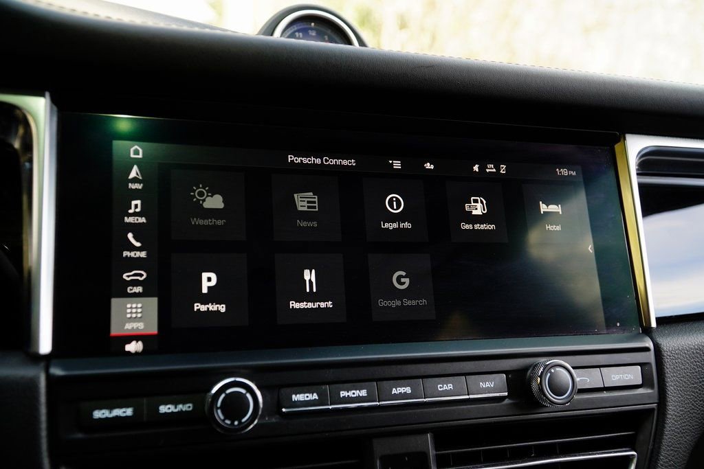 Used 2020 Porsche Macan S image 23