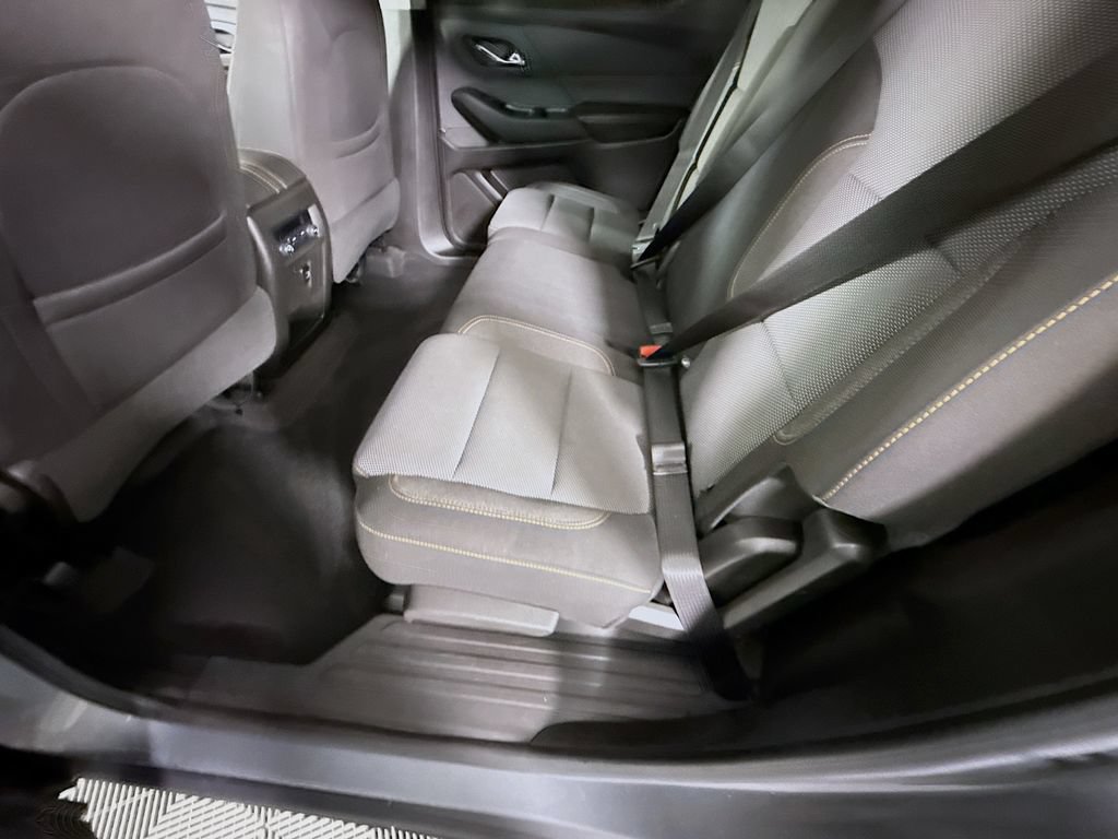 Used 2018 Chevrolet Traverse LS FWD image 25