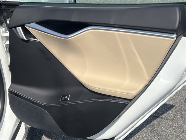 Used 2015 Tesla Model S 85 image 17