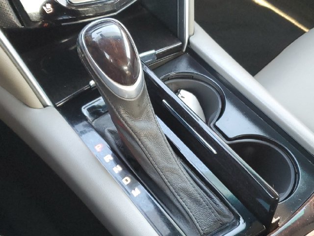 Used 2013 Cadillac XTS Luxury AWD/4WD image 32