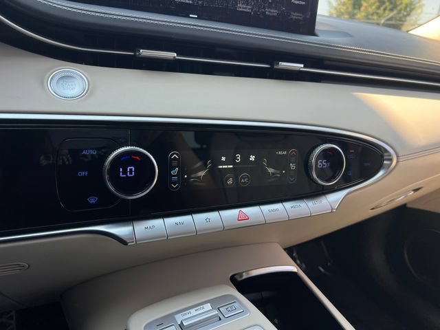Used 2022 Genesis GV70 3.5T Sport w/ Sport Prestige Package AWD/4WD image 29