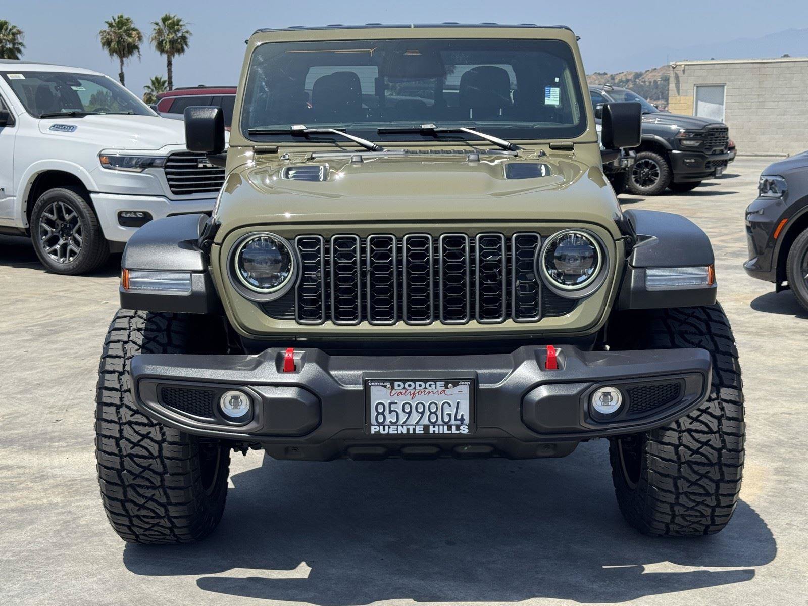 Certified 2026 Jeep Gladiator Rubicon AWD/4WD image 3