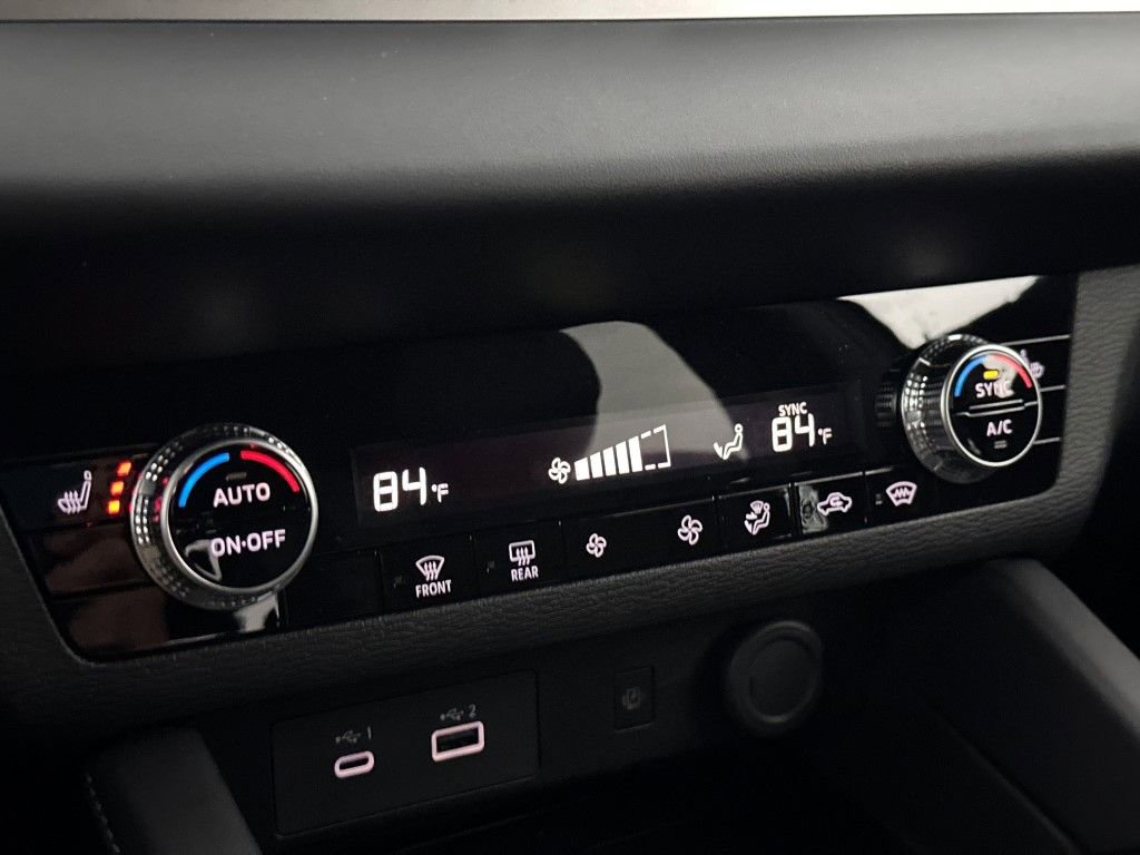 New 2025 Mitsubishi Outlander SE image 25