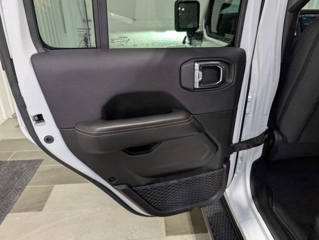 Used 2025 Jeep Wrangler Unlimited Sahara AWD/4WD image 8