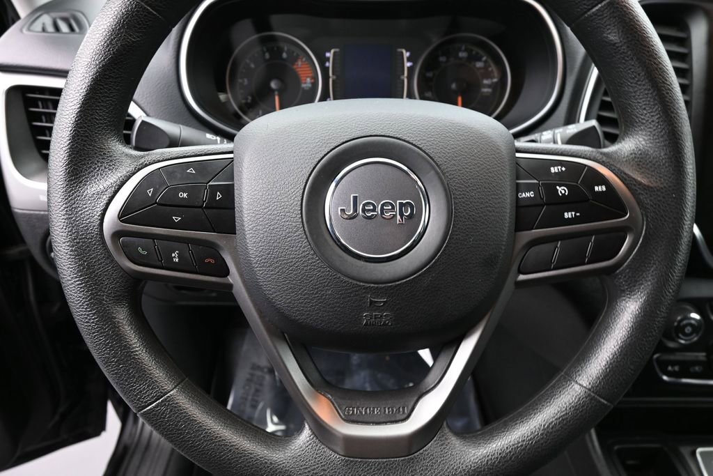 Used 2019 Jeep Cherokee Latitude w/ Popular Appearance Group FWD image 17