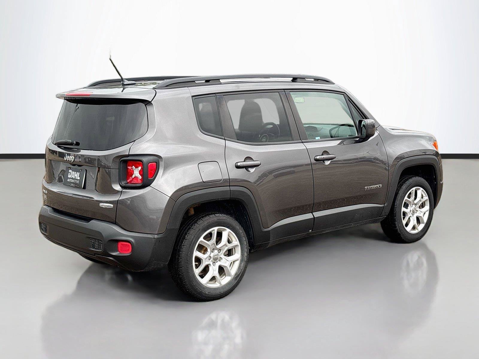 Used 2017 Jeep Renegade Latitude w/ Popular Equipment Group AWD/4WD image 13