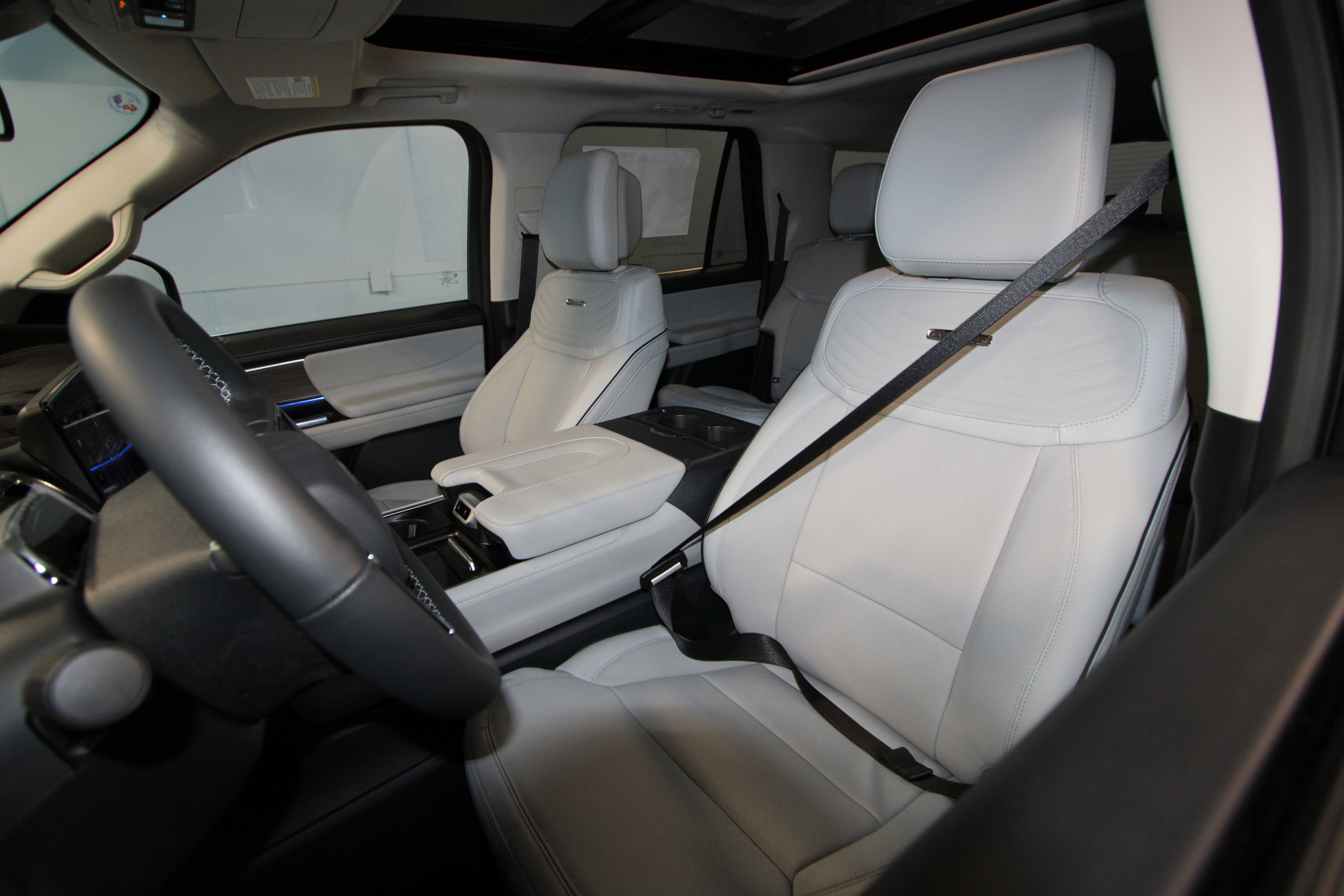 New 2026 Ford Expedition Max Platinum AWD/4WD image 3