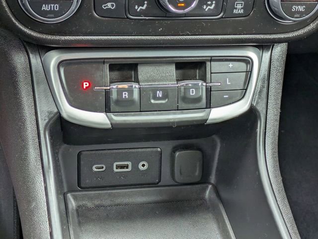 Used 2024 GMC Terrain SLE w/ Driver Convenience Package image 25