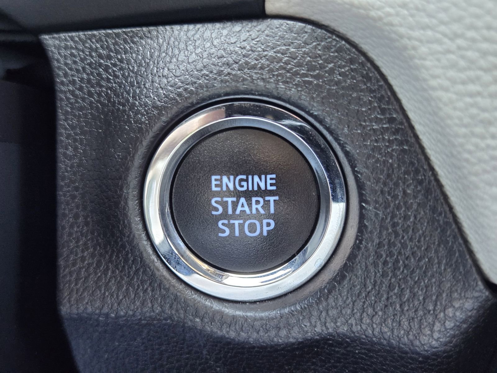 Used 2022 Toyota RAV4 XLE Premium image 24