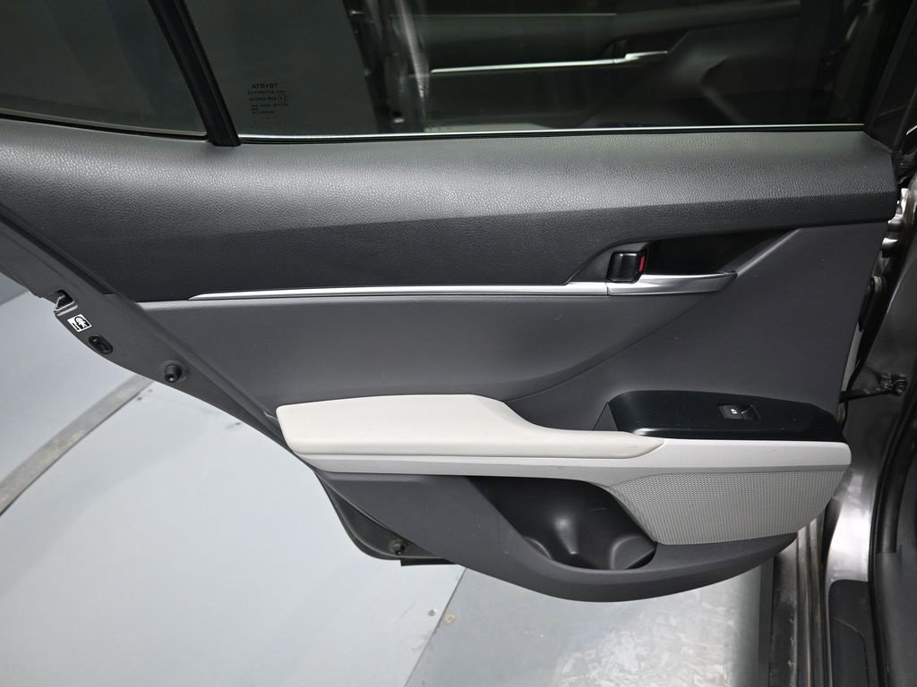 Certified 2018 Toyota Camry LE image 26
