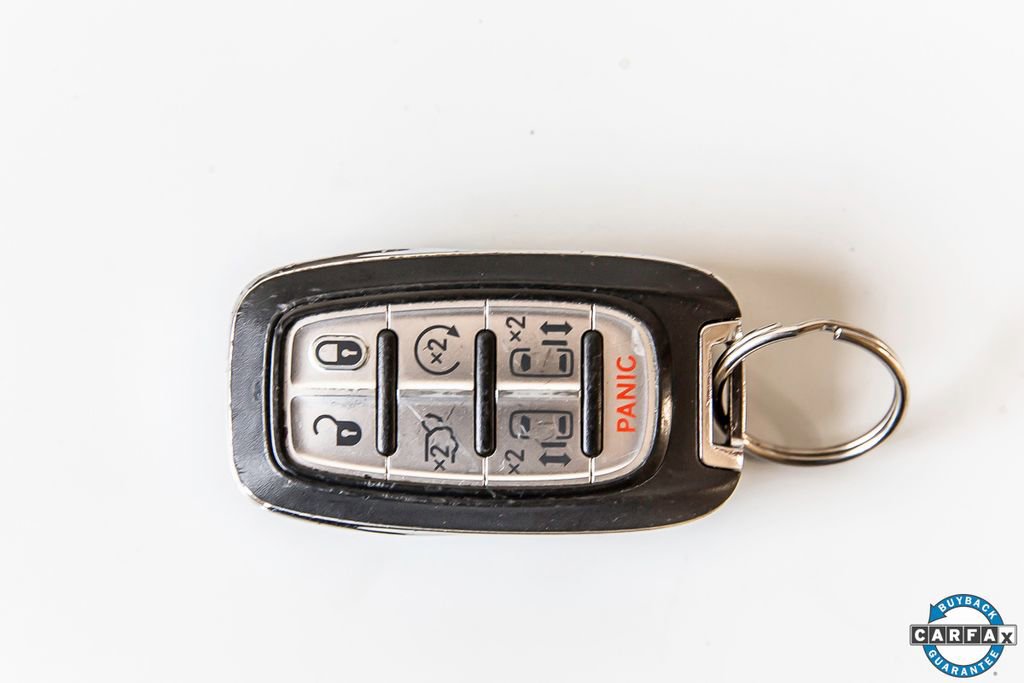 Used 2023 Chrysler Pacifica Touring-L image 38