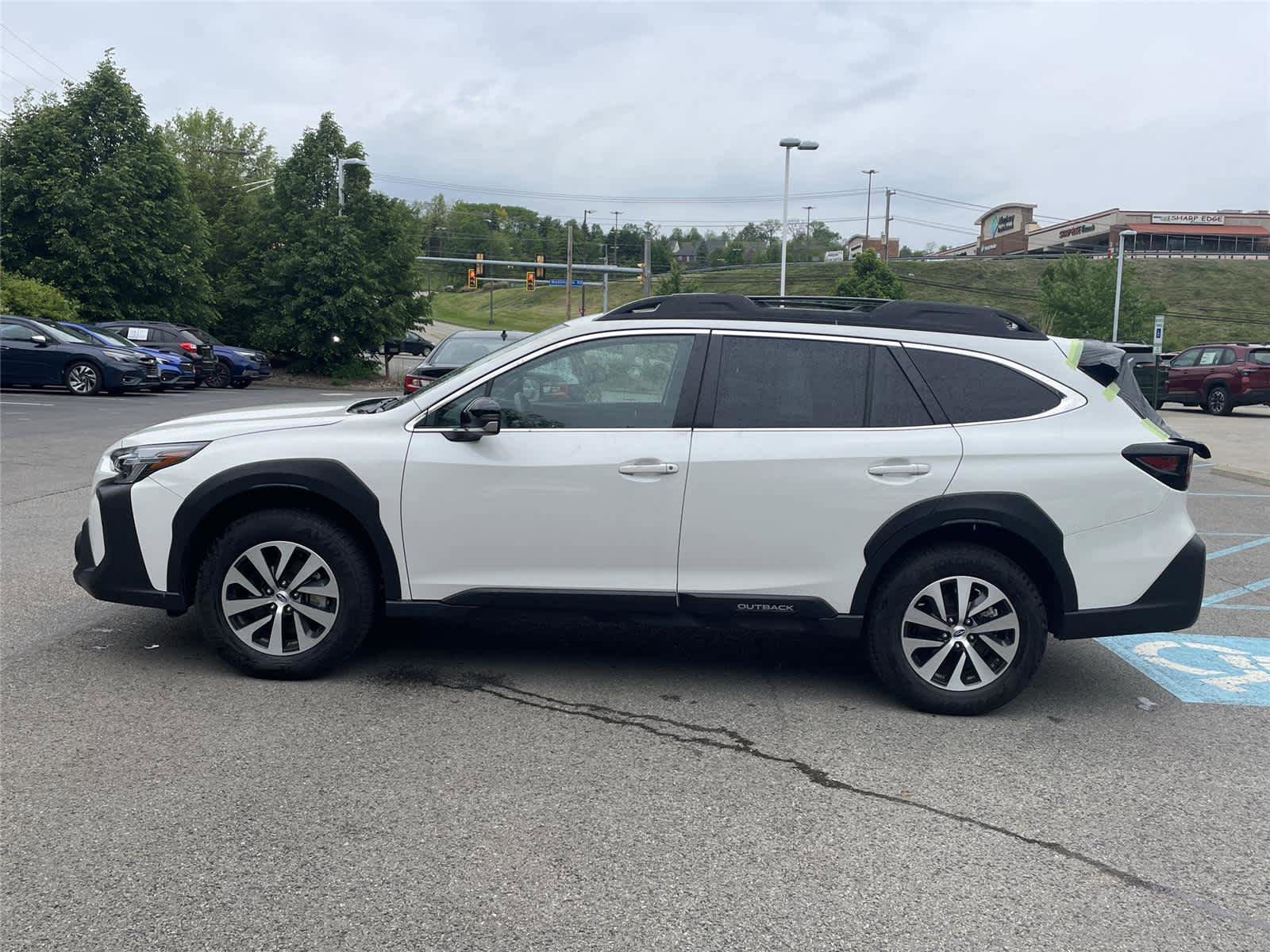 Certified 2025 Subaru Outback Premium AWD/4WD image 2