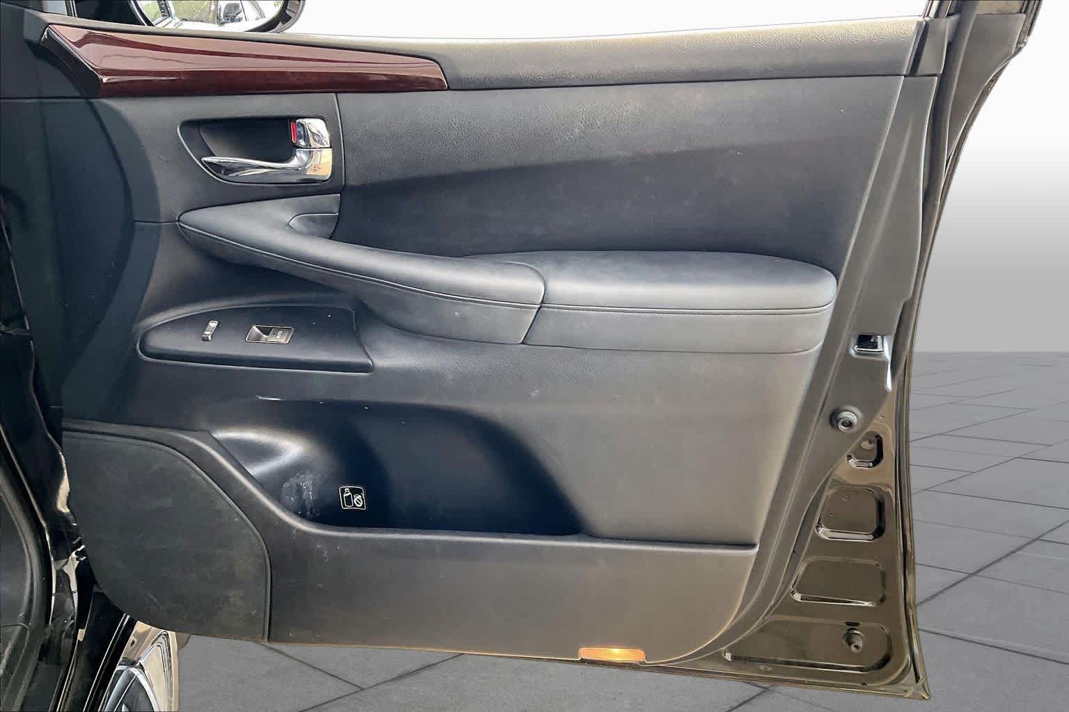 Used 2015 Lexus LX 570 4WD image 23