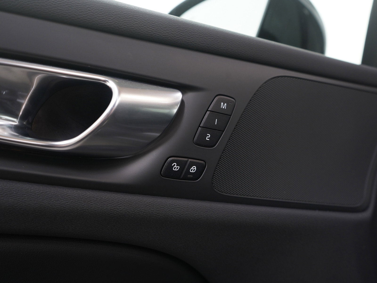 Used 2025 Volvo V60 B5 Cross Country Plus image 24