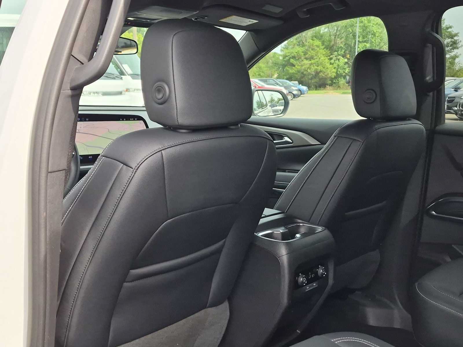 Used 2025 Chevrolet Traverse LT AWD/4WD image 19