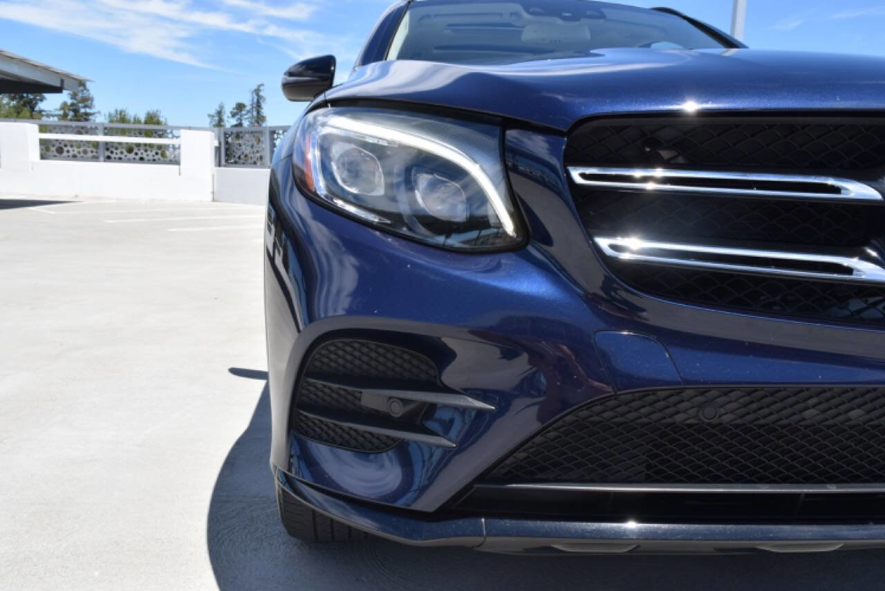Used 2017 Mercedes-Benz GLC 300 4MATIC image 4