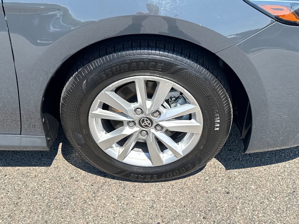 Used 2025 Toyota Camry LE AWD/4WD image 43