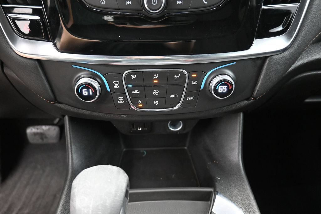 Used 2021 Chevrolet Traverse LS FWD image 27