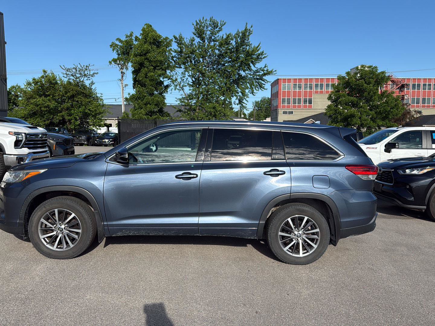 Used 2017 Toyota Highlander XLE AWD/4WD image 6