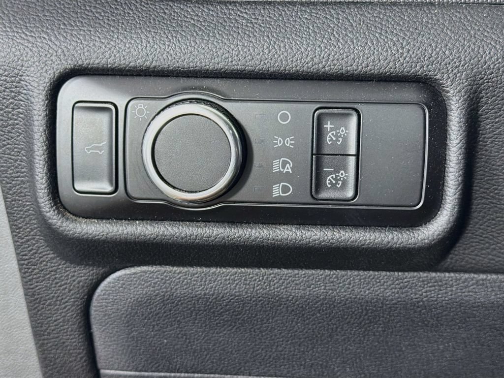 Used 2023 Ford Explorer 4WD image 11