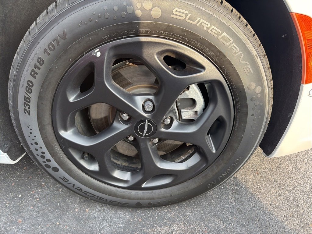 Used 2024 Chrysler Pacifica Select image 4