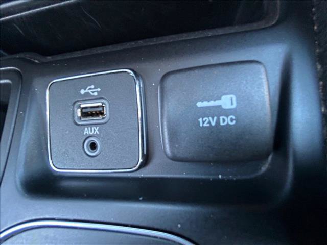 Used 2019 Jeep Cherokee Latitude w/ Popular Appearance Group FWD image 24