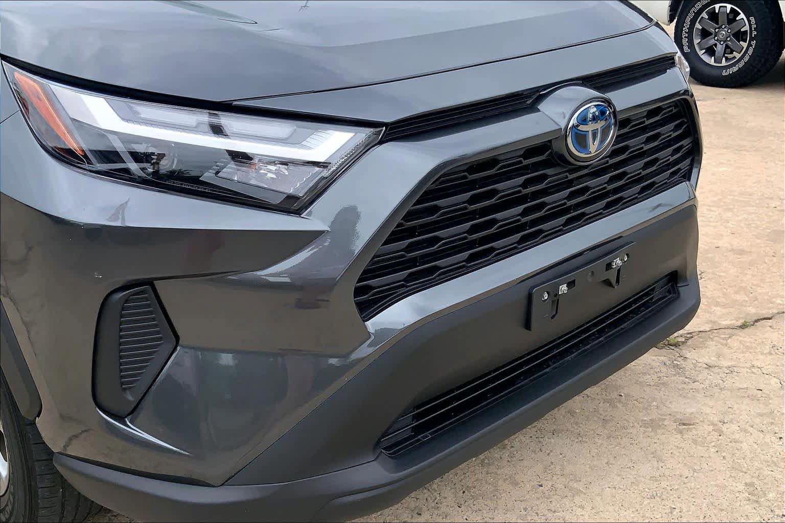 Used 2023 Toyota RAV4 LE AWD/4WD image 29